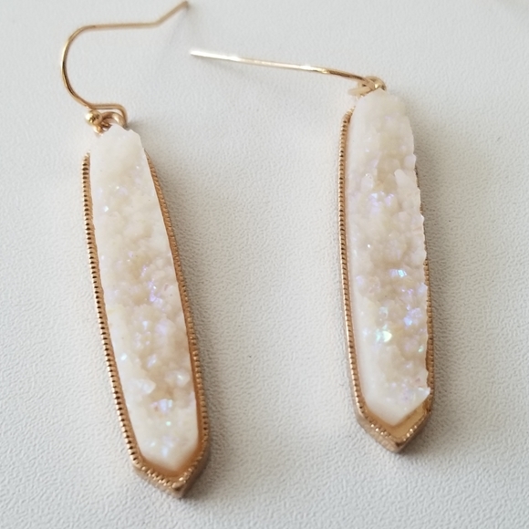 3/$30♥️ Fashion Dangling Quartz Earrings - Picture 8 of 10